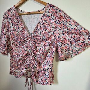 NEVER WORN ROYAL+REESE FLORAL V NECK CINCHED BELL SLEEVES TOP SIZE LARGE